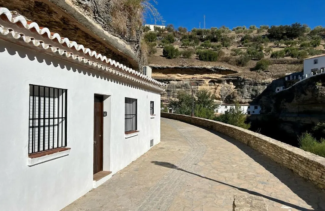 Casa Cueva Sol y Luna Setenil-1